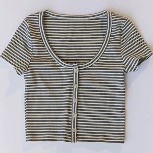 URBAN OUTFITTERS CROP TOP